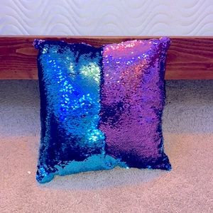 Decorative pillow